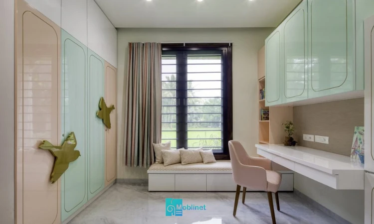 تصویر میز تحریر سفید